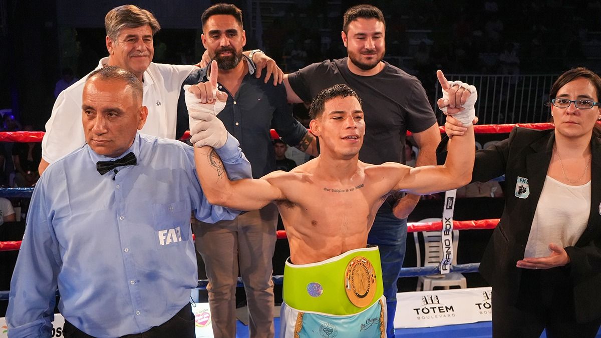 El Diablito. &Aacute;ngel Arancibia expuso una muestra de boxeo total en el ring de La Colonia, Jun&iacute;n, sacando en el cuarto round a un peligroso noqueador como Jeremy D&iacute;az y reteniendo su t&iacute;tulo Sudamericano gallo.