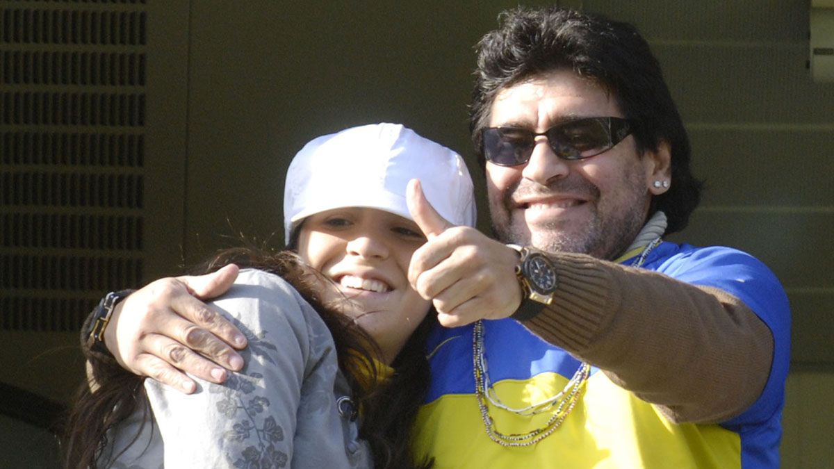 Con sus hijas comparte la pasión por Boca.