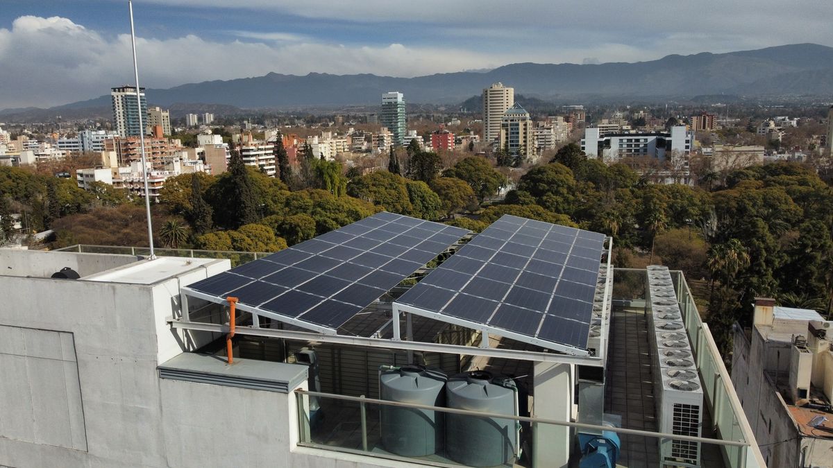 La Legislatura de Mendoza optimizó el gasto energético y fomentó el uso de la luz solar en los espacios de trabajo, como la reducción de ascensores. La Legislatura de Mendoza optimizó el gasto energético y fomentó el uso de la luz solar en los espacios de trabajo, como la reducción de ascensores.