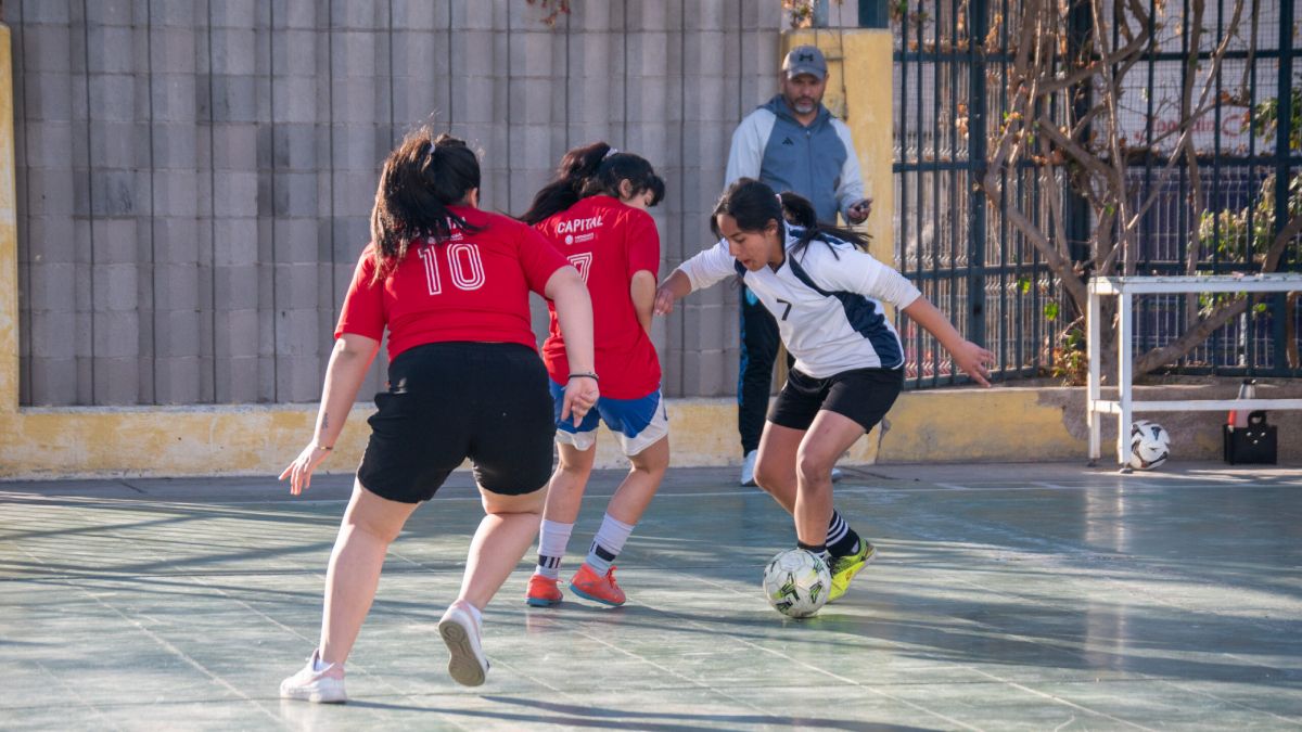 Más de 36 mil alumnos secundarios han disputado las competencias de deporte interescolar de la DGE y la Subsecretaría de Deportes. Más de 36 mil alumnos secundarios han disputado las competencias de deporte interescolar de la DGE y la Subsecretaría de Deportes.