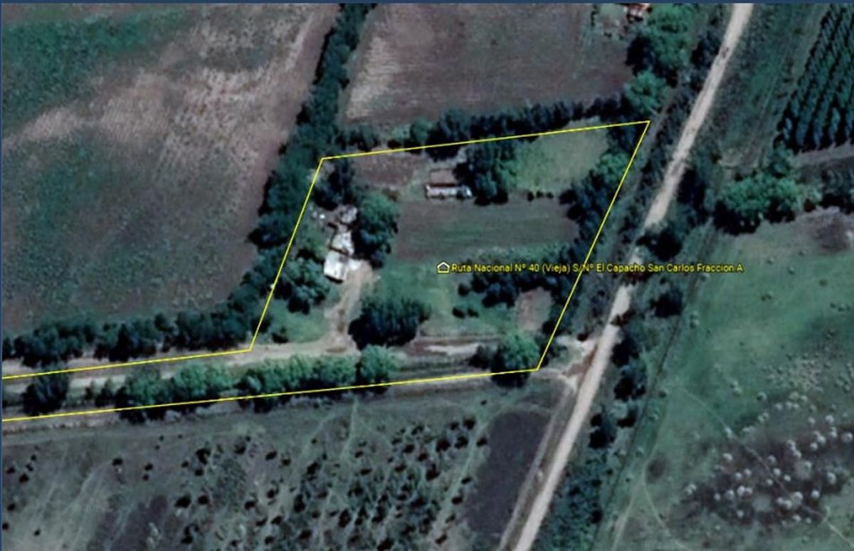 El terreno en San Carlos sometido a remate. Está ocupado por una familia que tiene una denuncia penal para desalojarlos. El terreno en San Carlos sometido a remate. Está ocupado por una familia que tiene una denuncia penal para desalojarlos.