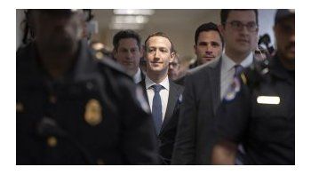 Zuckerberg rinde cuentas por Facebook ante el Congreso de EE. UU.