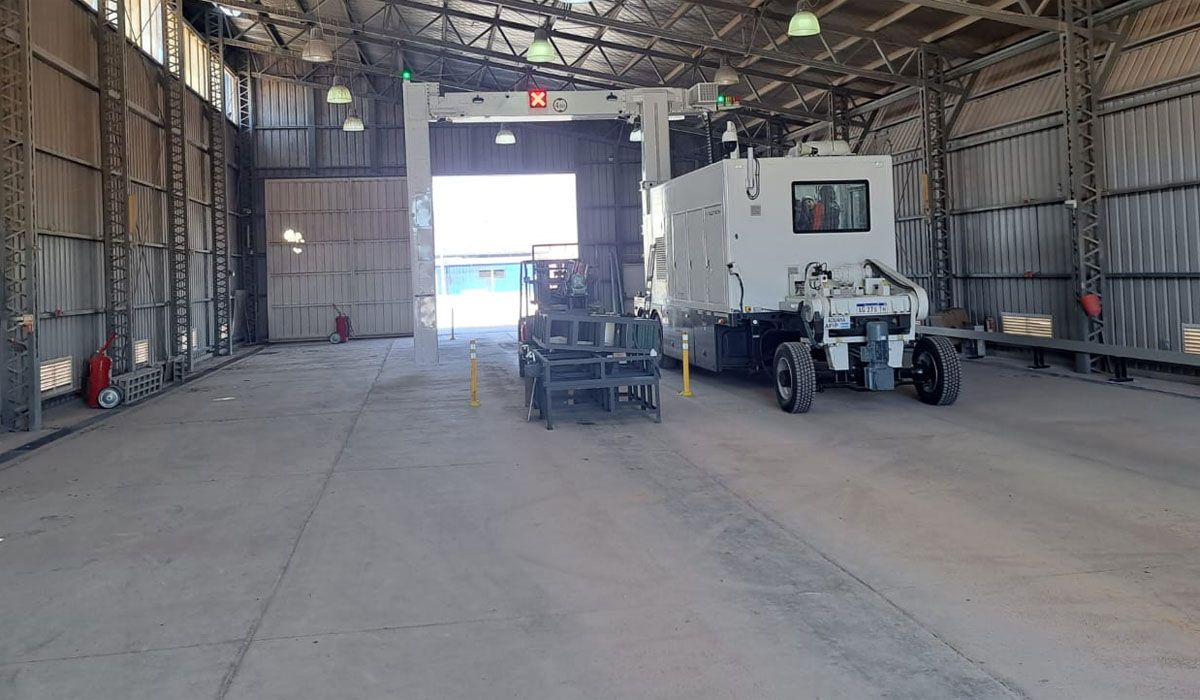 Los camioneros unidos aseguraron que los scanners de la Aduana de Uspallara no funcionan. Los camioneros unidos aseguraron que los scanners de la Aduana de Uspallara no funcionan.