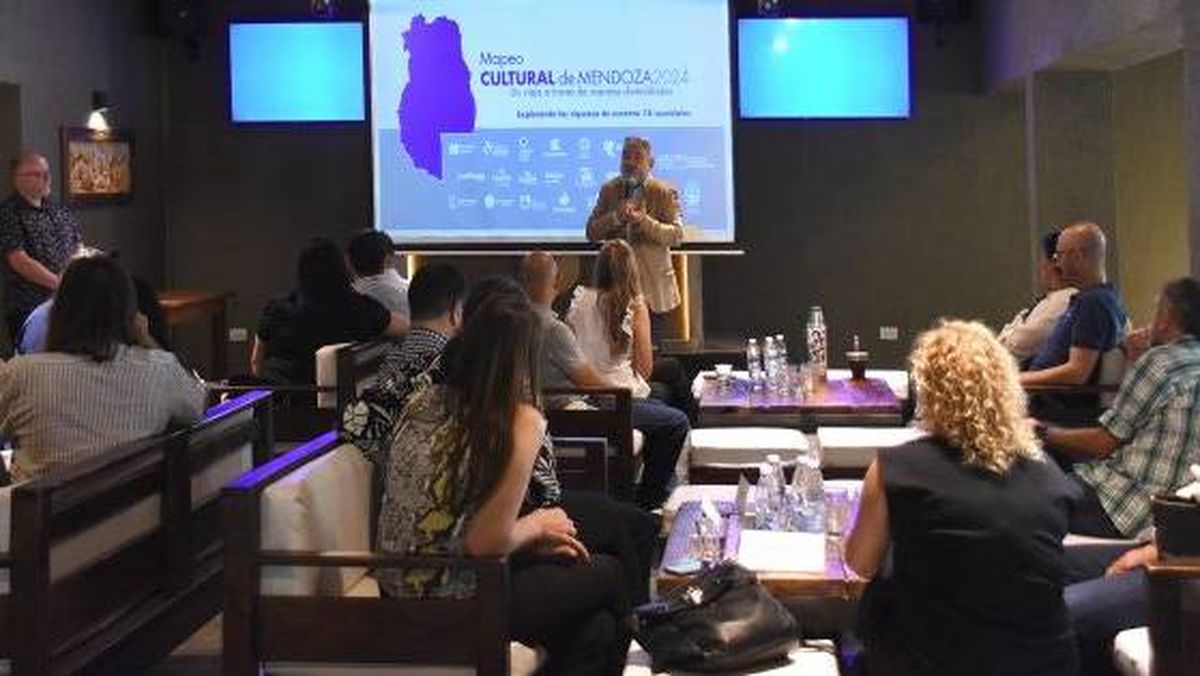 El subsecretario de Cultura, Diego Gareca, presentó el mapeo cultural de Mendoza.