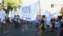 El gremio de los docentes abrió la negociación en paritarias. El gremio de los docentes abrió la negociación en paritarias.