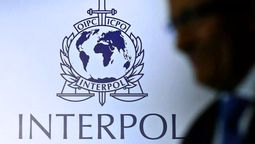 La Interpol va contra un jugador de básquet.