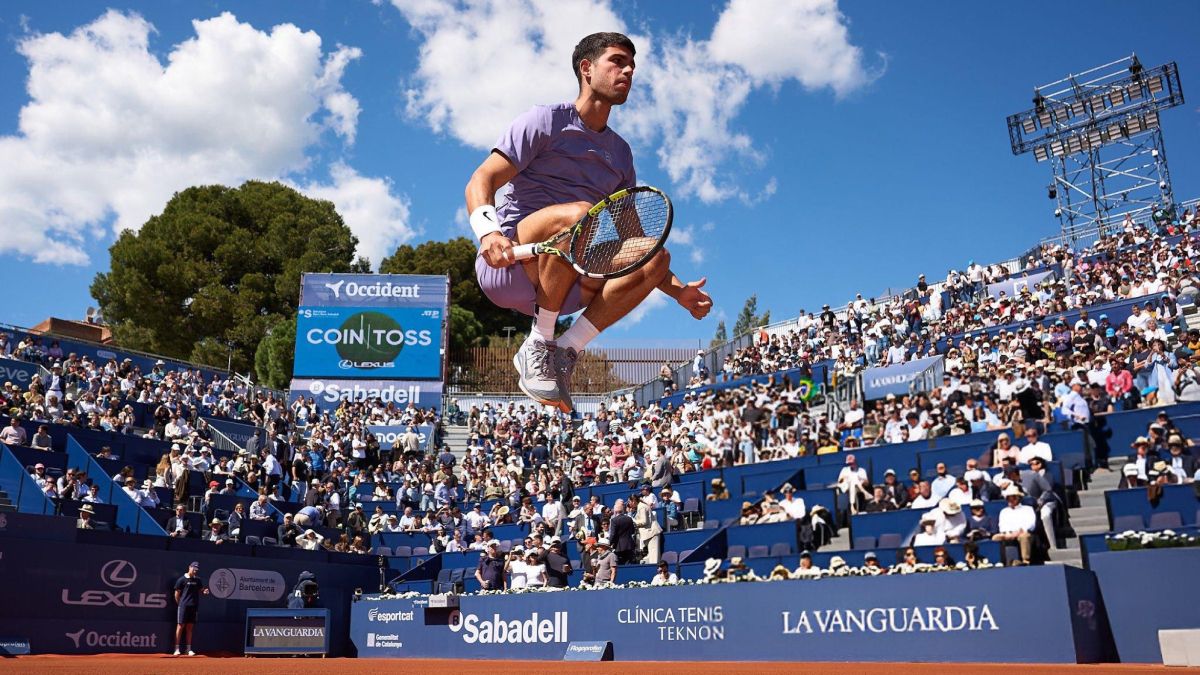 Carlos Alcaraz despachó al serbio Djere y ahora enfrenta a Alex de Miñaur en cuartos de final  del ATP de Barcelona.