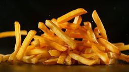 El eficaz truco de un famoso chef para que las papas fritas queden súper crujientes: sin vinagre ni hielo