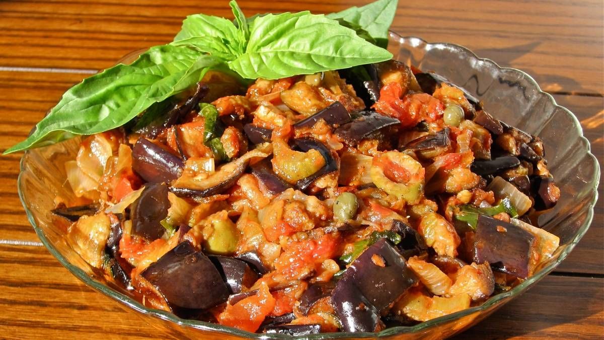 Recetas: cómo preparar Caponata siciliana de berenjena. Foto. gentileza gianni.tv.