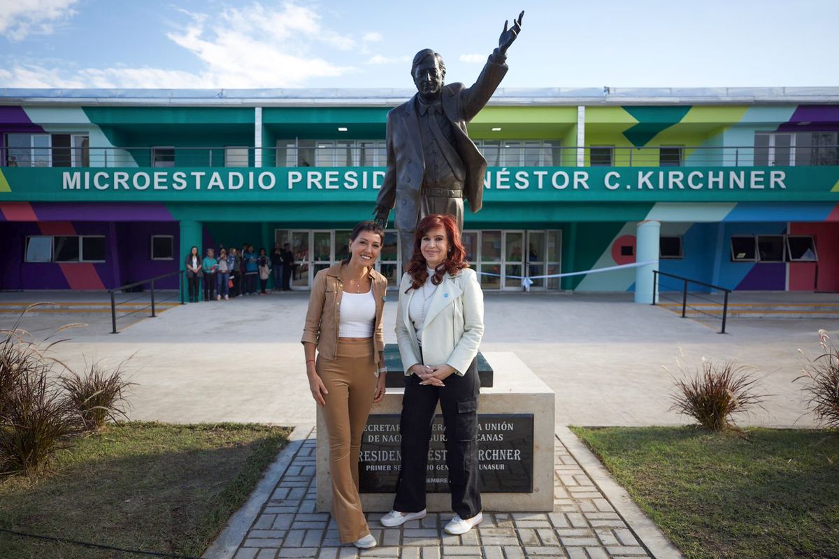 La intendenta de Quilmes, Mayra Mendoza y Cristina Kirchner expresidenta de Argentina. La intendenta de Quilmes, Mayra Mendoza y Cristina Kirchner expresidenta de Argentina.