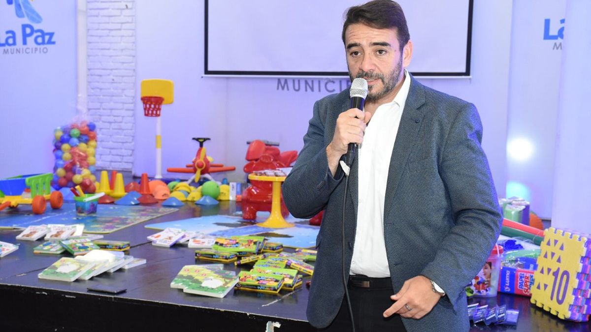 El intendente de La Paz, Fernando Ubieta, durante el acto.