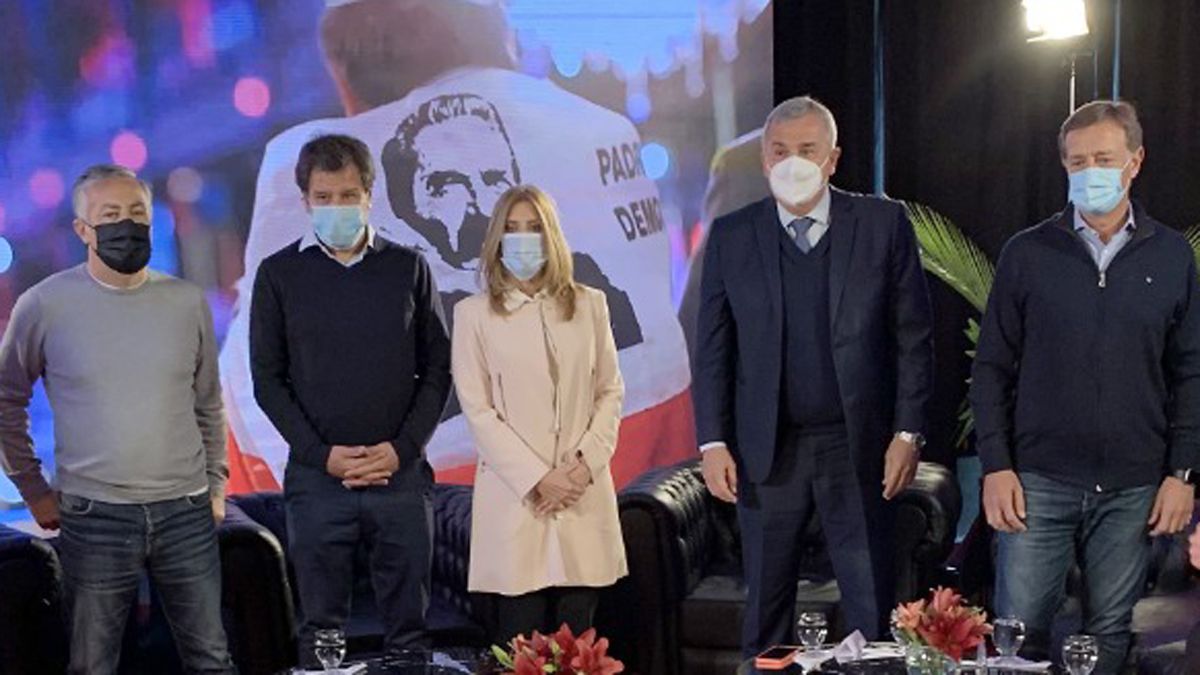 Alfredo Cornejo y Rodolfo Suarez en la presentación de Facundo Manes. Aquí, junto a la vicepresidenta de la UCR nacional, Alejandra Lordén y el gobernador de Jujuy, Gerardo Morales.