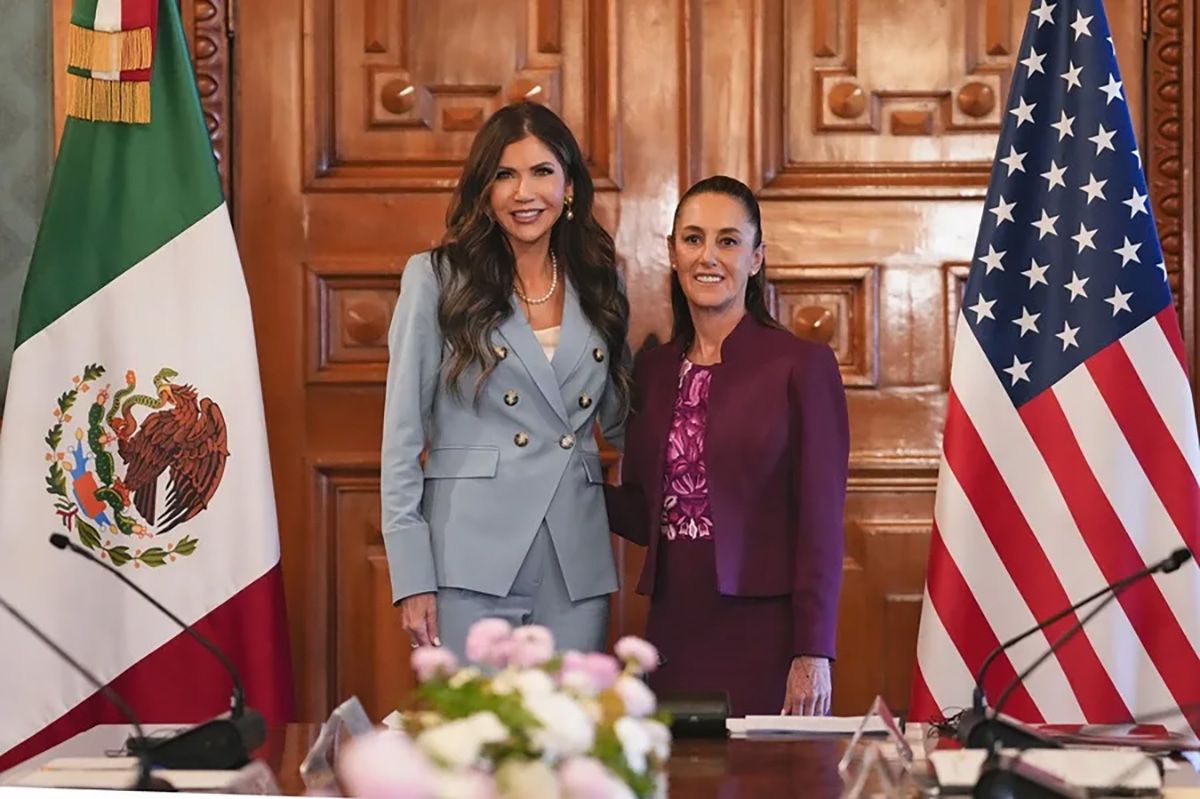 La secretaria de Seguridad Nacional de Estados Unidos, Kristi Noem, junto a la presidenta, Claudia Sheinbaum, en Ciudad de México. Crédito: EFE/ Presidencia De México.
