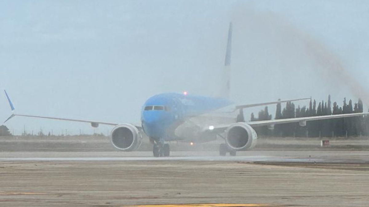 El fuerte viento forzó el cierre del Aeropuerto El Plumerillo. Varios vuelos debieron desviarse y reprogramarse