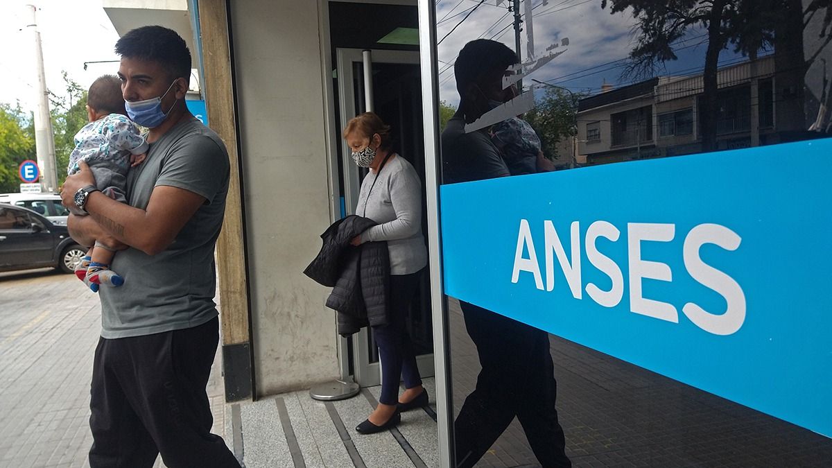 ANSES: cuándo cobran jubilados y pensionados, titulares de AUH y Tarjeta Alimentar en abril de 2022