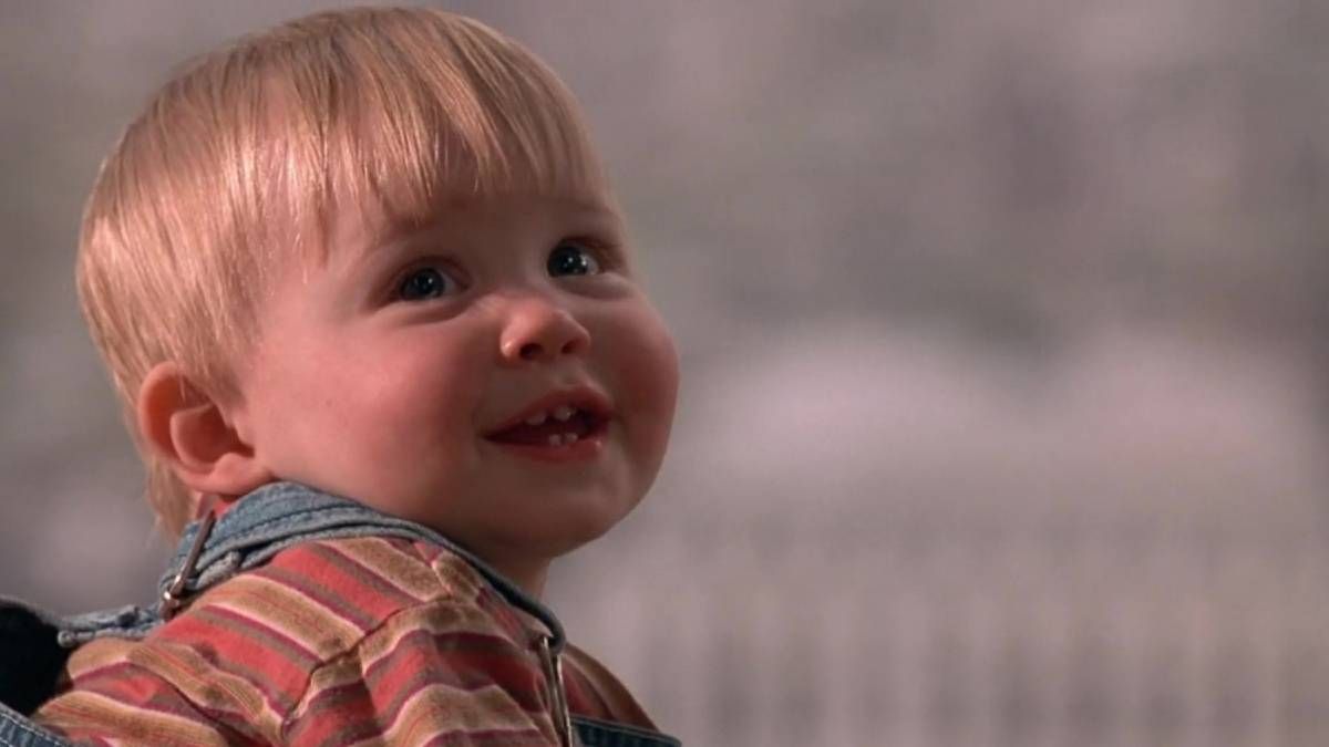 Respira hondo al ver al bebé de Cuidado bebé suelto a 29 años de su estreno