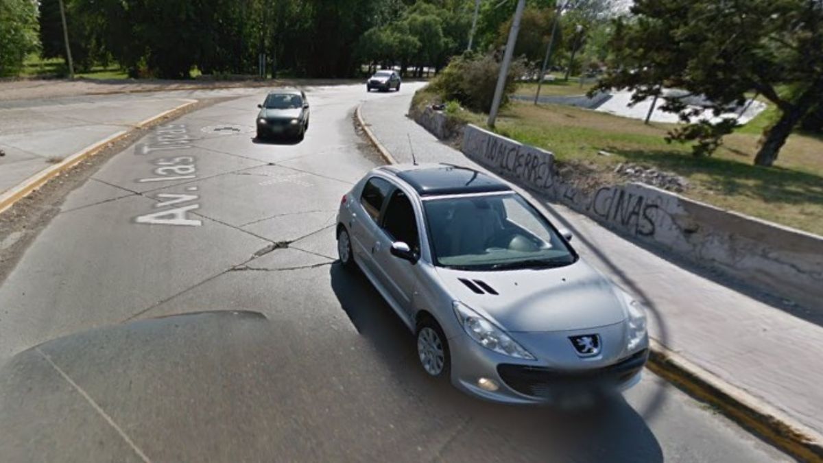 La intersección de las calles San Francisco de Asís y Las Tipas, en el parque, donde ocurrió en incidente de la conductora alcoholizada. Imagen: Google maps