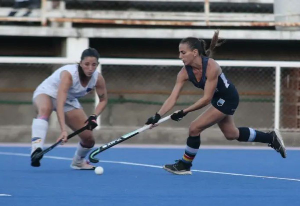 Julieta Médici es una de las figuras del seleccionado de Mendoza que jugará el Campeonato Argentino de Hockey sobre césped. Julieta Médici es una de las figuras del seleccionado de Mendoza que jugará el Campeonato Argentino de Hockey sobre césped.