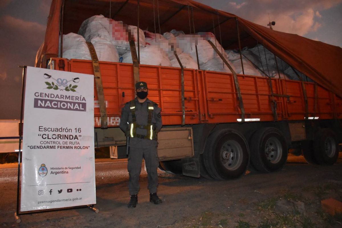 Contrabando. Incautaron 140 toneladas de cobre transportadas en dos camiones.