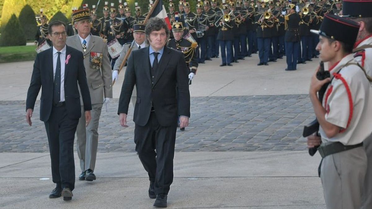 Recepción protocolar para el presidente Javier Milei en el Palacio del Elíseo. Recepción protocolar para el presidente Javier Milei en el Palacio del Elíseo.