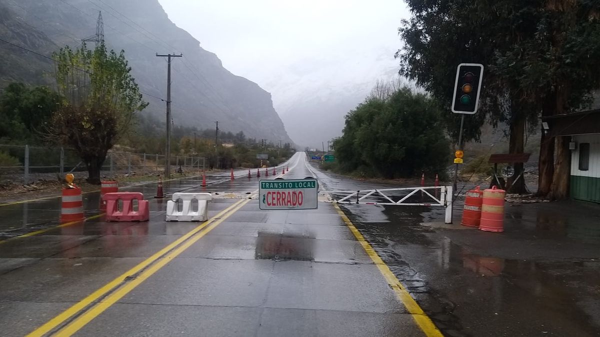 Este martes 20 de agosto el paso a Chile está cerrado debido a la inestabilidad con precipitaciones y nevadas en alta montaña. Este martes 20 de agosto el paso a Chile está cerrado debido a la inestabilidad con precipitaciones y nevadas en alta montaña.