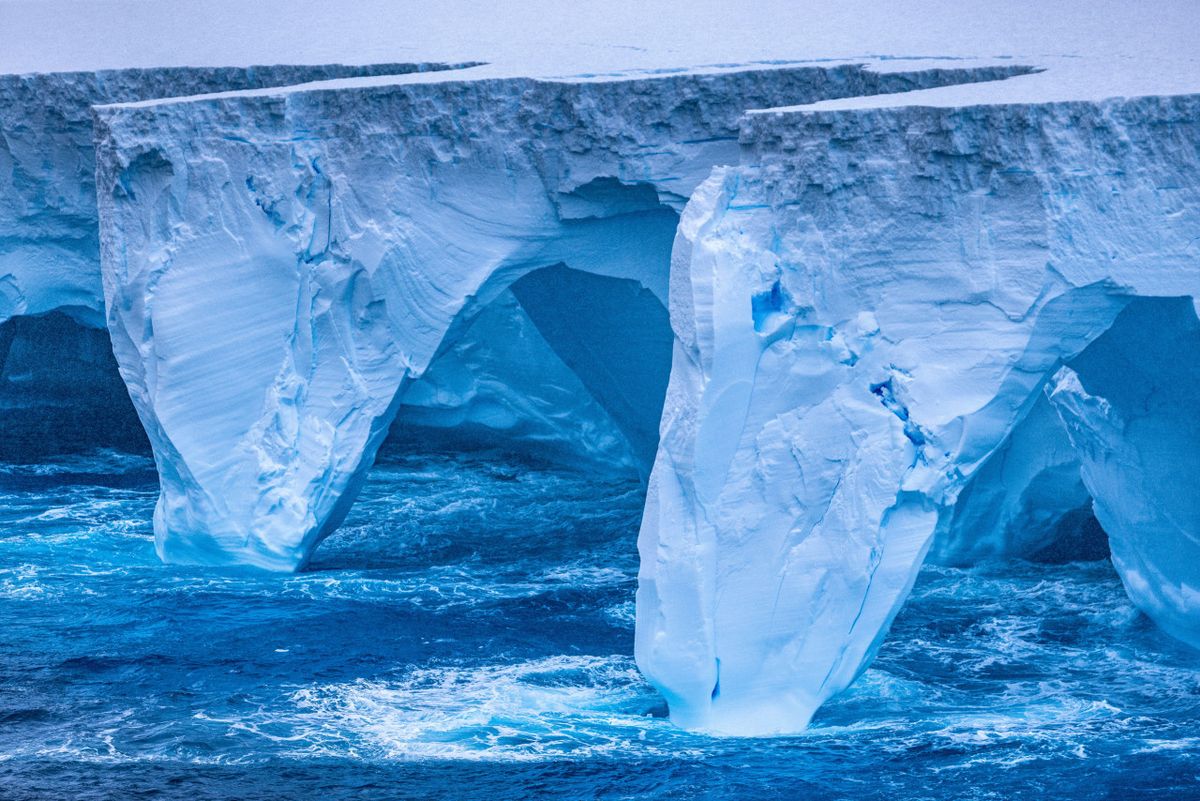 El iceberg más grande del mundo se frenó en el océano: dónde quedó ubicado