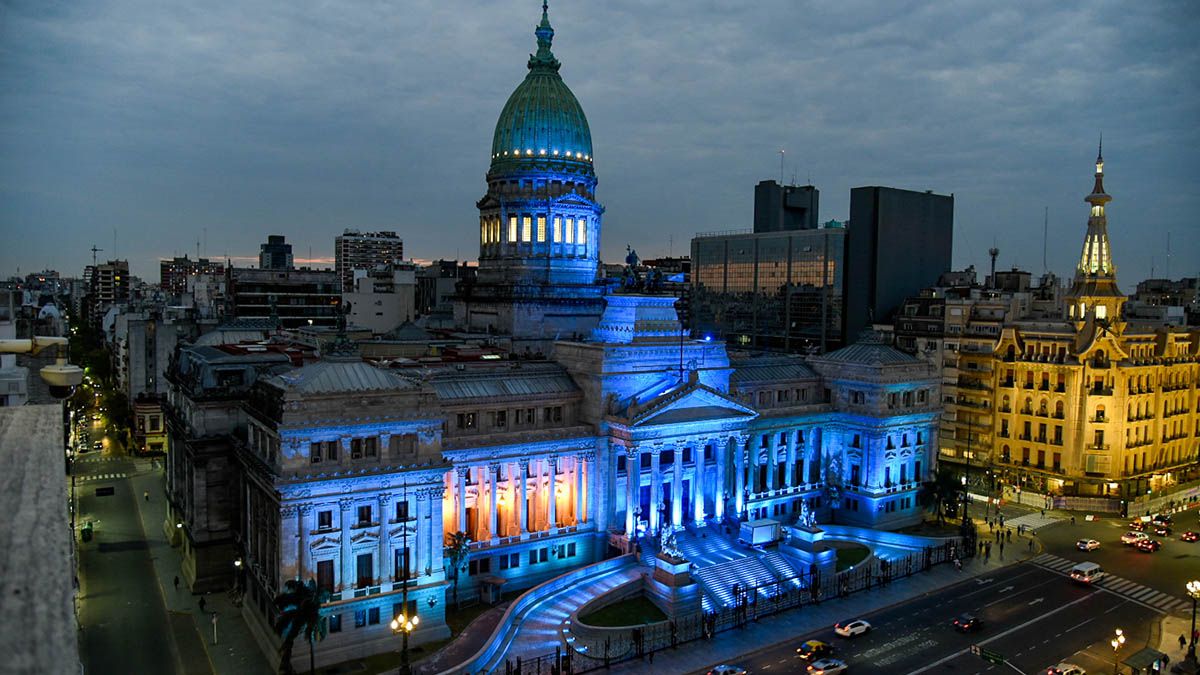 El Congreso se iluminó de turquesa por el Día de la Dislexia