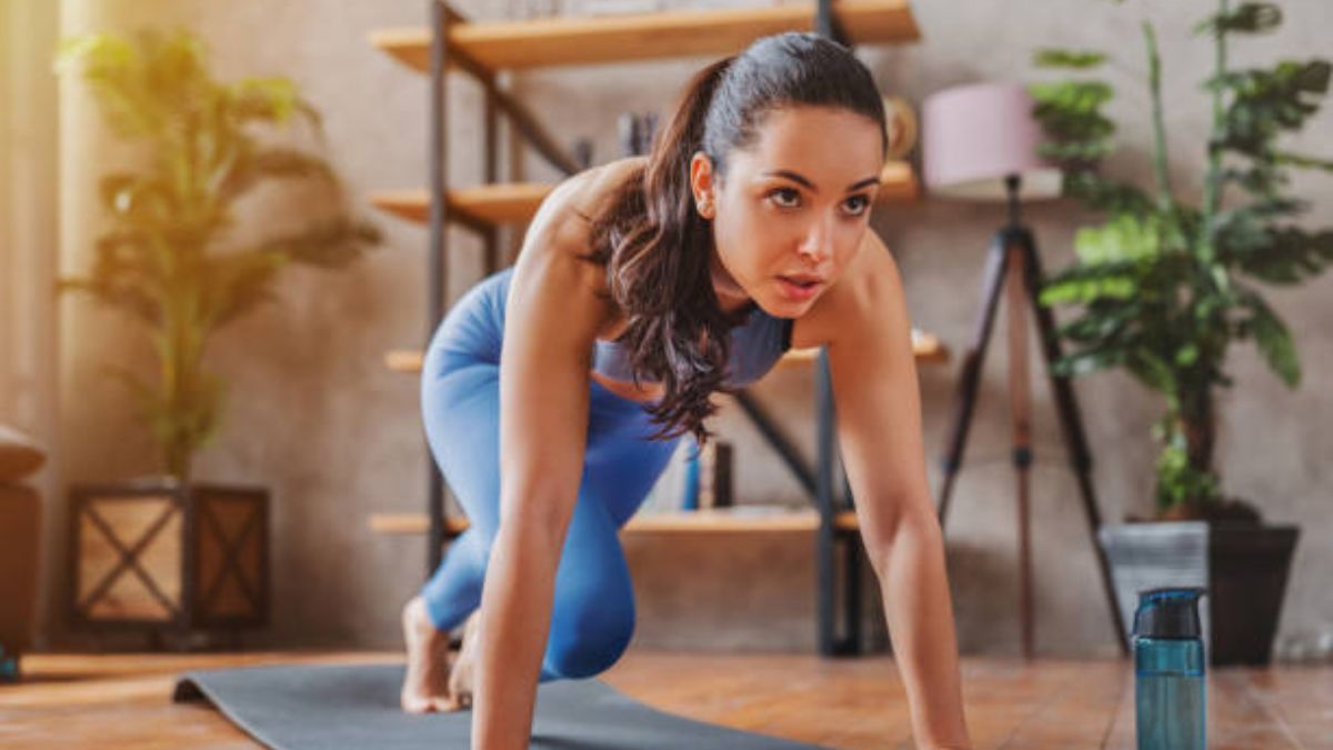 Se trata de una rutina de cinco ejercicios que puedes hacer en casa.