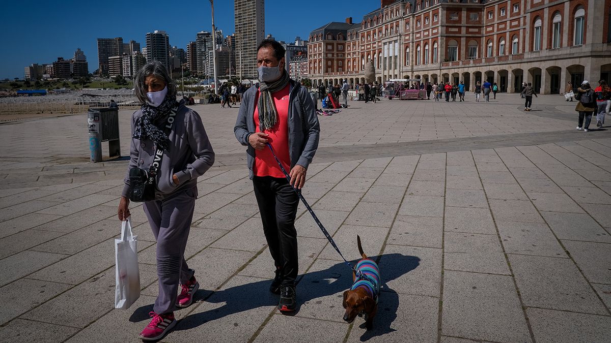 Covid en Argentina: descenso de casos y muertes