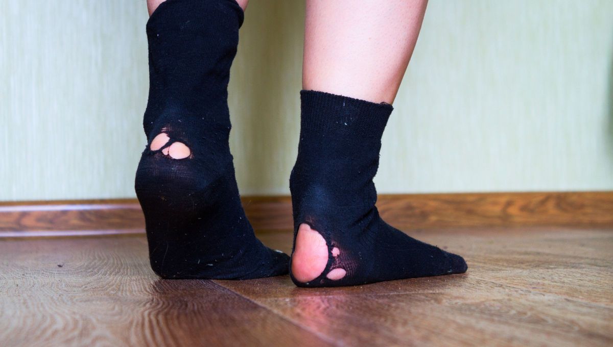 Todas las medias se terminan rompiendo en el dedo o en el talón, pero no hay que tirarlas porque se les puede dar una segunda vida. Todas las medias se terminan rompiendo en el dedo o en el talón, pero no hay que tirarlas porque se les puede dar una segunda vida. 