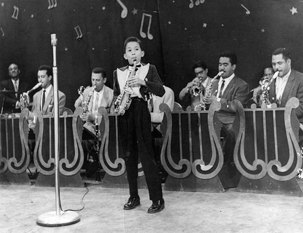 Paquito D'Rivera inició sus estudios musicales a los 5 años y a los 6 ya actuaba en público. Paquito D'Rivera inició sus estudios musicales a los 5 años y a los 6 ya actuaba en público.