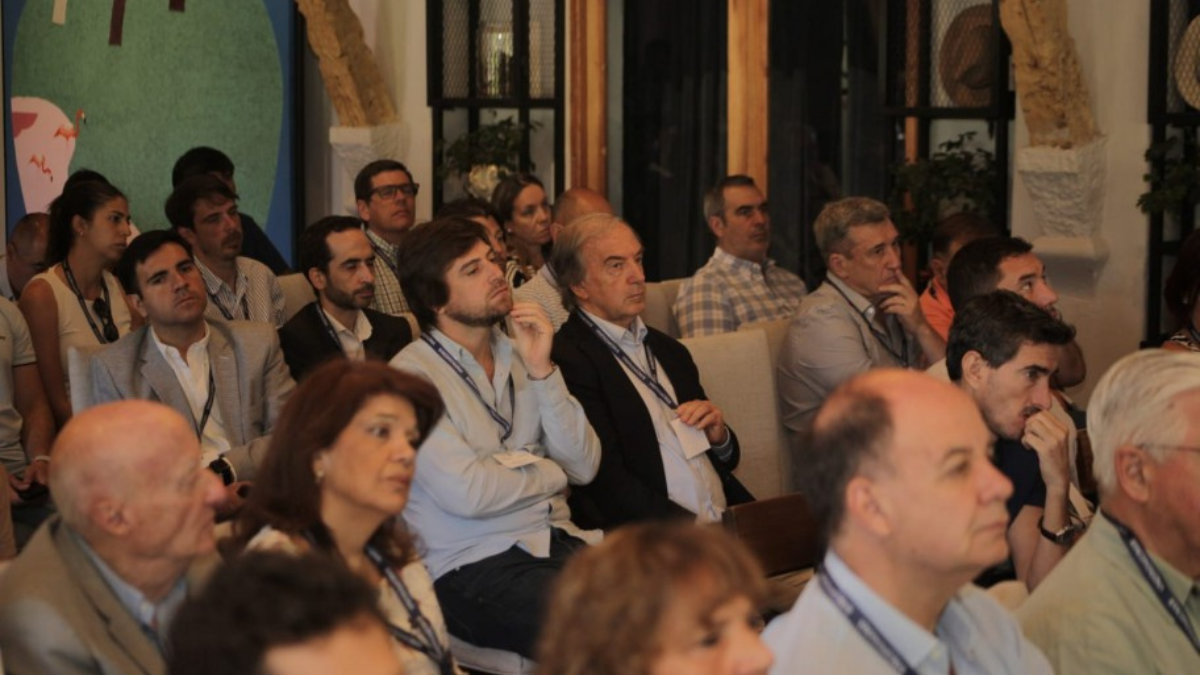 Se busca involucrar a actores de la sociedad para construir comunidad e involucrarse con proyectos de la universidad. Se busca involucrar a actores de la sociedad para construir comunidad e involucrarse con proyectos de la universidad.