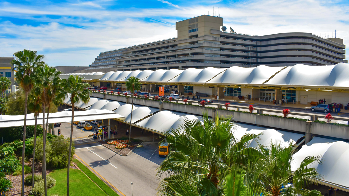 El Aeropuerto Internacional de Orlando suspende operaciones debido al huracán Milton El Aeropuerto Internacional de Orlando suspende operaciones debido al huracán Milton