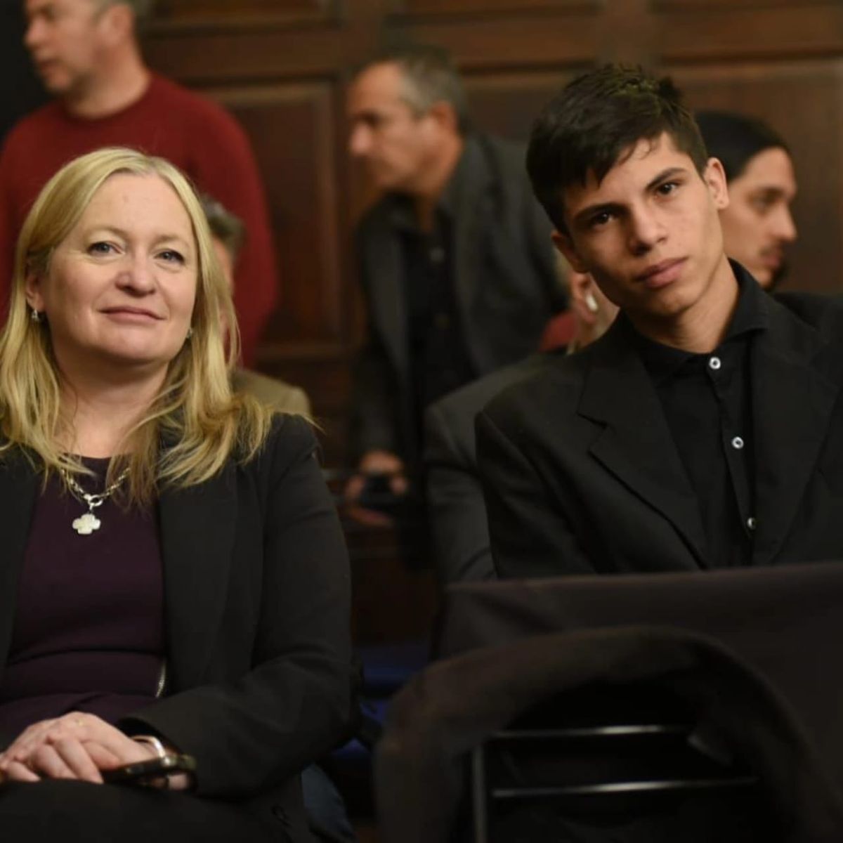 Uriel Lencinas acompaña a Hebe Casado en todos los martes de sesión en la Legislatura. Uriel Lencinas acompaña a Hebe Casado en todos los martes de sesión en la Legislatura.