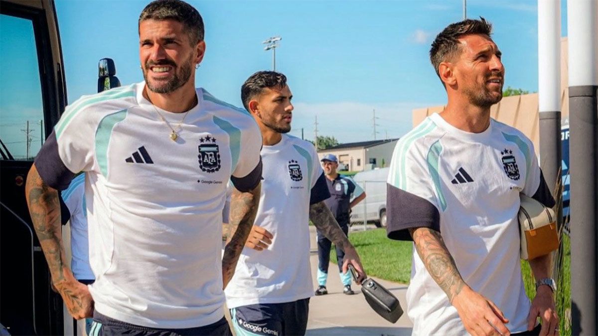Rodrigo De Paul y Lionel Messi participaron del primer entrenamiento de la Selección argentina.