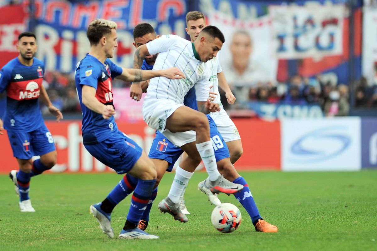 Banfield se impuso como visitante a Tigre y es puntero de la Liga Profesional