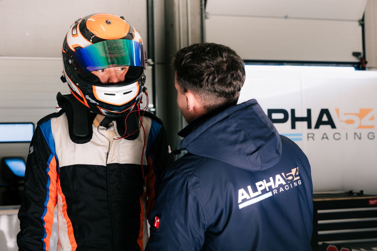 El mendocino Lautaro Campione con el equipo Alpha 54 Racing en Italia. 