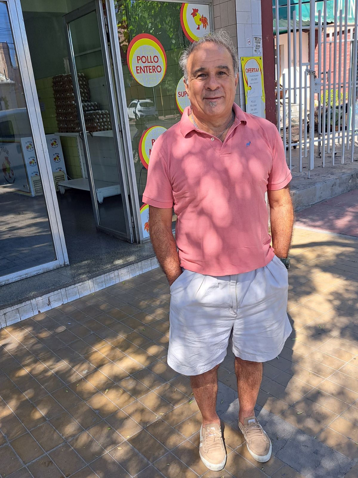 Ex jugador y también técnico, ahora Taca Chavero se dedica a comercio, al frete de una pollería en nuestra capital. Ex jugador y también técnico, ahora Taca Chavero se dedica a comercio, al frete de una pollería en nuestra capital.