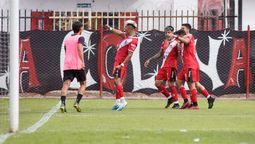 Ezequiel Almirón es uno de los goleadores del Deportivo Maipú.