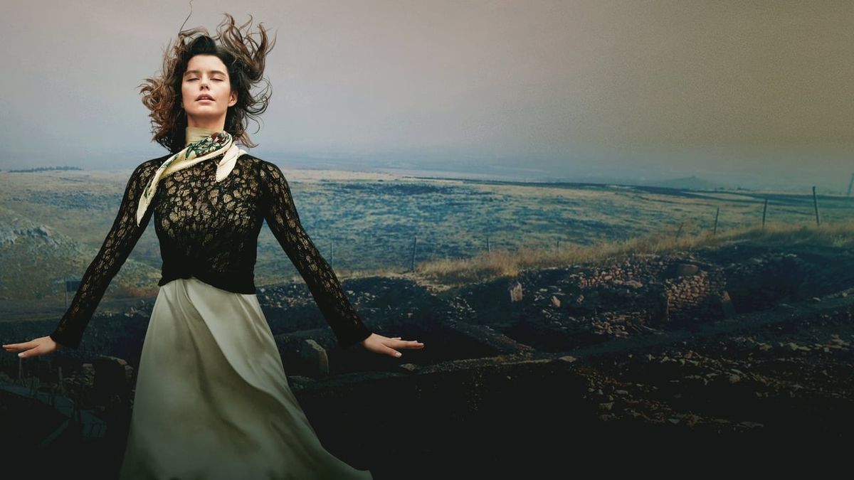 Beren Saat. La actriz turca tiene un papel muy destacado en la serie The Gift.