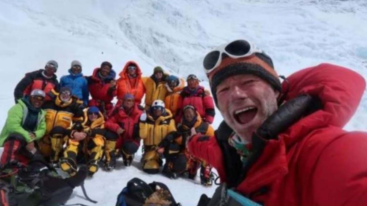 Willie Benegas durante una expedición en el Everest. El andinista argentino sufrió un accidente en Utah al quedar atrapado en una avalancha y sufrió graves heridas