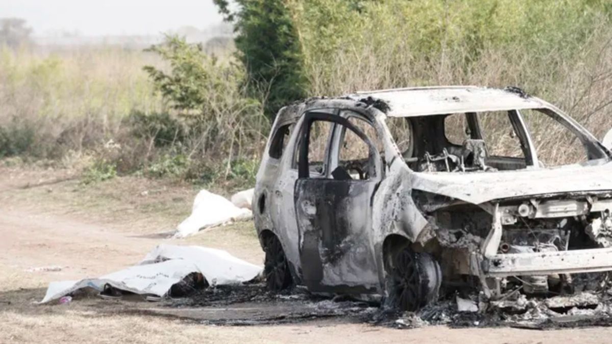 La cuerpo de la joven encontrada asesinada en un descampado de Rosario, se hallaba a escasos metros del auto incendiado 