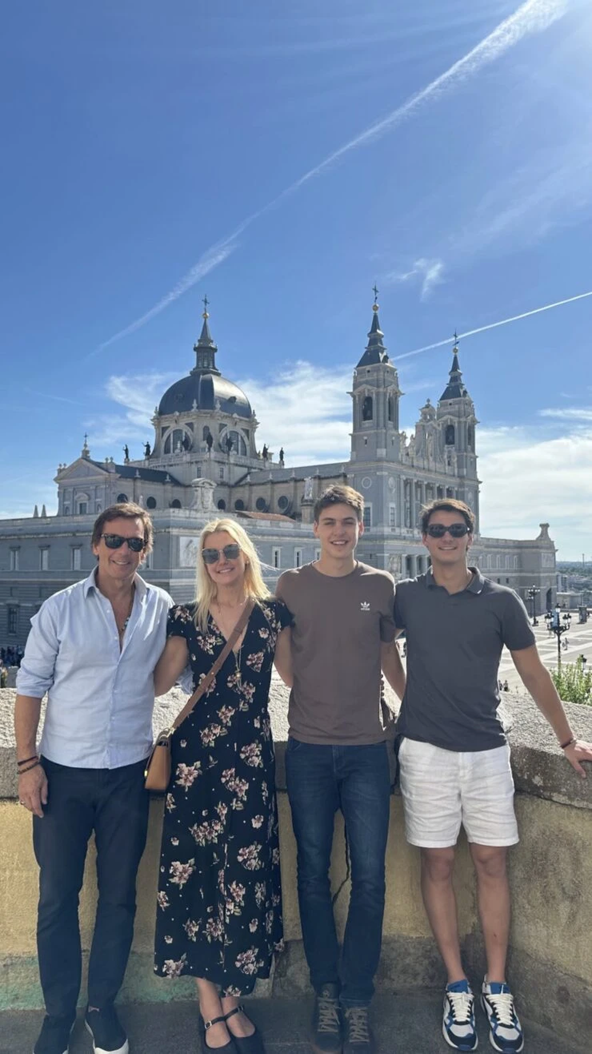 A sus 52 años, Valeria Mazza se suma al cottage core y paraliza Madrid. A sus 52 años, Valeria Mazza se suma al cottage core y paraliza Madrid.