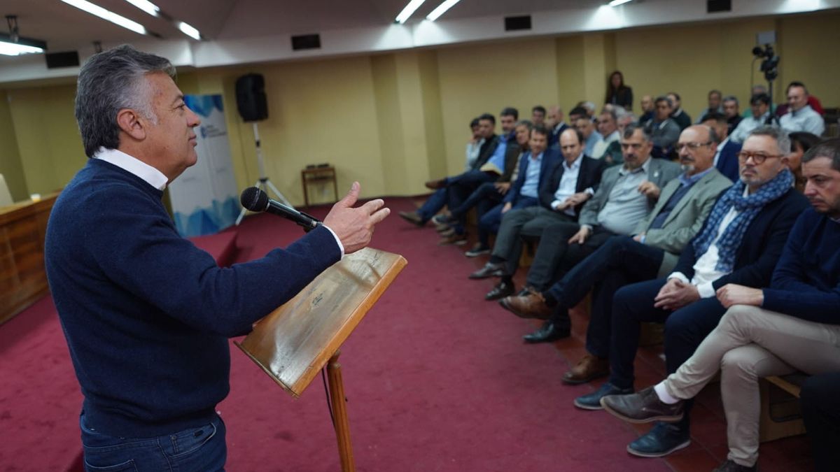 Alfredo Cornejo ante empresarios de la CECIM.