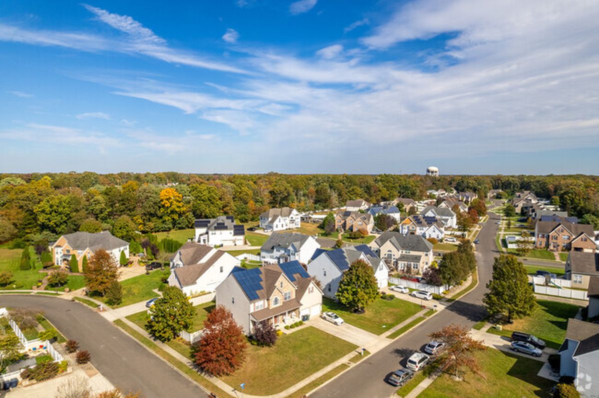 Este pueblo tiene un encanto único. Este pueblo tiene un encanto único.