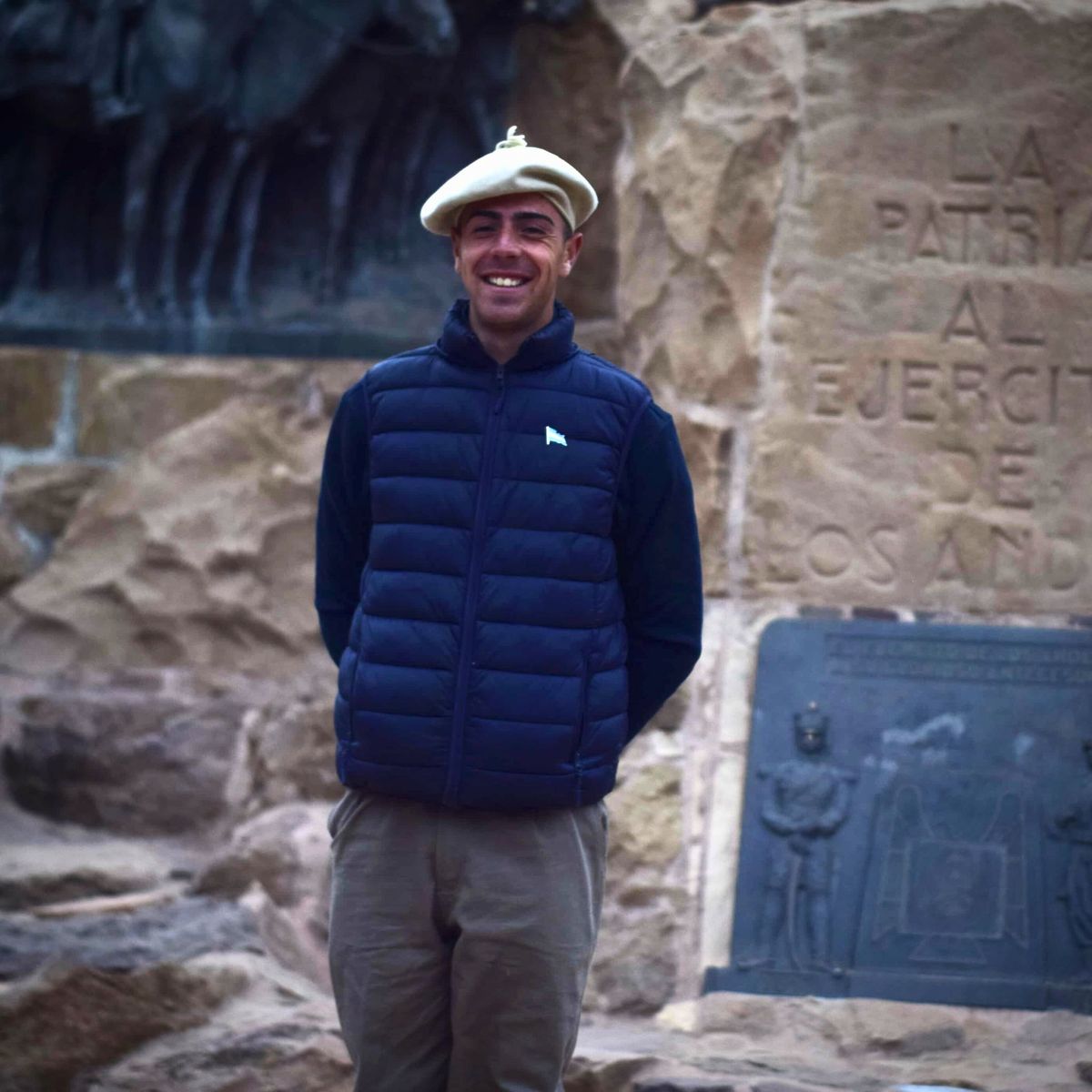 Gracias a una materia de su carrera, Guía de Turismo, Facundo conoció la historia de San Martín y quedó fascinado. Gracias a una materia de su carrera, Guía de Turismo, Facundo conoció la historia de San Martín y quedó fascinado.