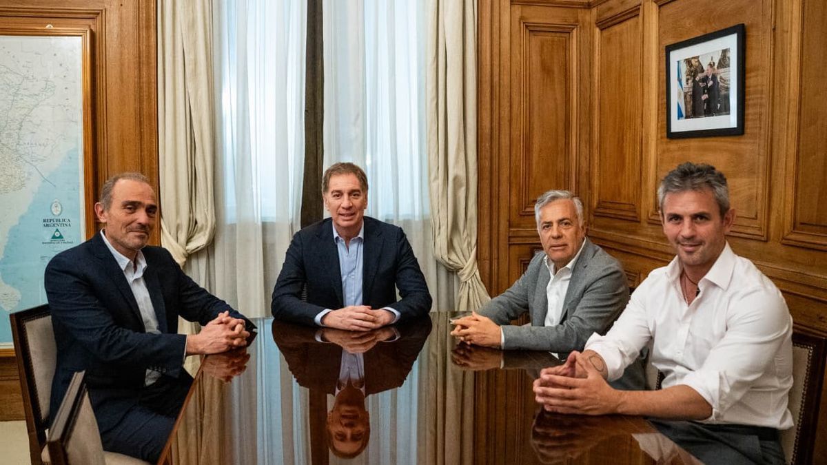 La reunión que mantuvo este viernes Alfredo Cornejo con Diego Santilli, y los Menem: Lule y Martín. La reunión que mantuvo este viernes Alfredo Cornejo con Diego Santilli, y los Menem: Lule y Martín.
