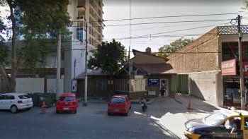 Manejaba borracho, casi atropella a policías y luego intentó coimearlos