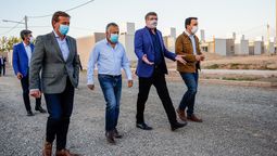 &nbsp;Rodolfo Suarez y Alfredo Cornejo, Daniel Orozco y Tadeo García Zalazar en una recorrida de obras. Los dos intentendes son posibles candidatos a la gobernación para el 2023.