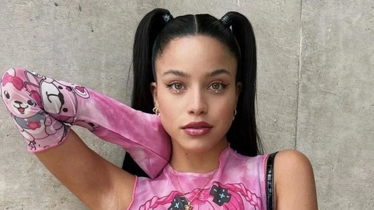 Emilia Mernes re confirma que es el hilo dental XS se lleva a la vista